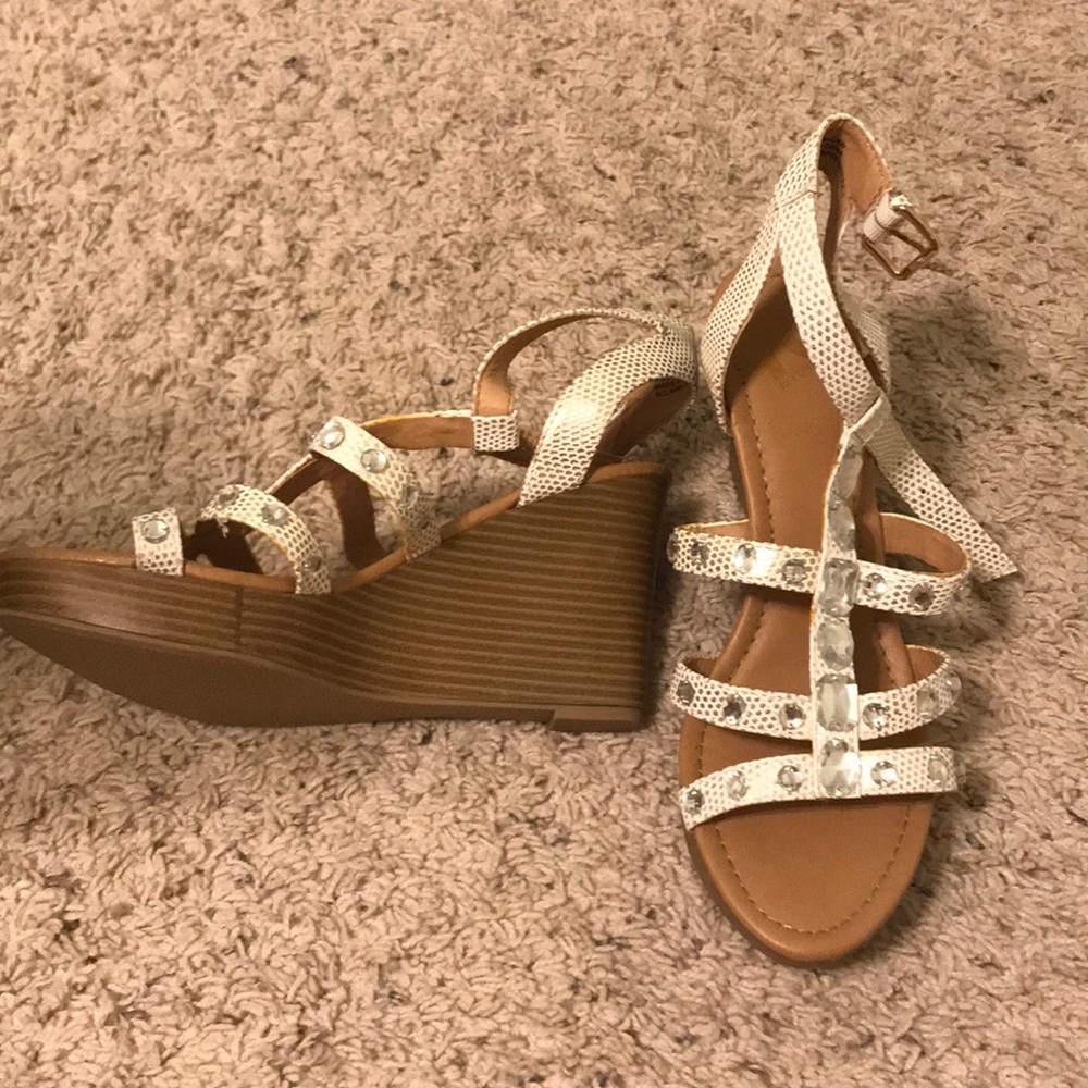White wedges